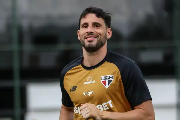 Artilheiro do São Paulo completa 10 anos de sua estreia no Tricolor!!