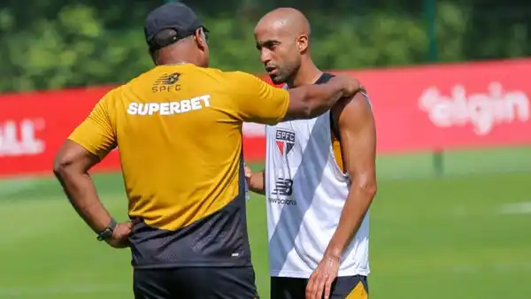 Lucas Moura se destaca em treino e agita o São Paulo para próximos desafios