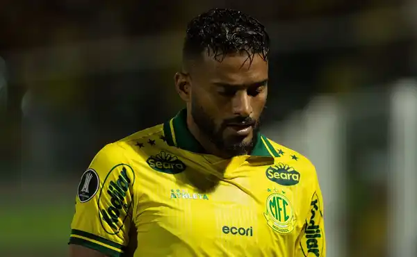 Reinaldo, ex-jogador do São Paulo, revela sua paixão pelo Tricolor: "Sou fanático"